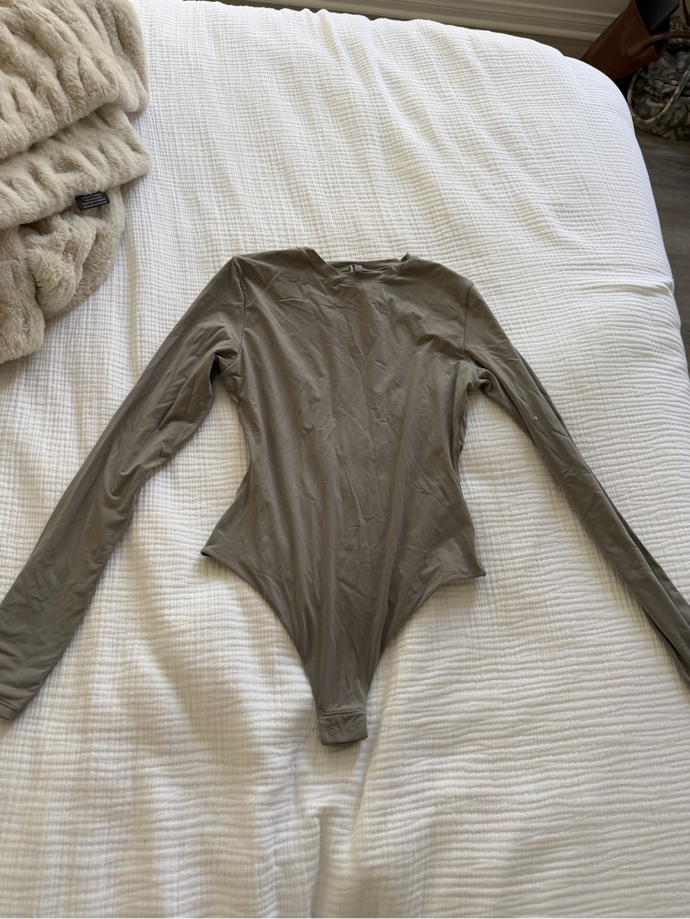 SKIMS Long Sleeve Scoop Neck Bodysuit - Picture 2 of 2
